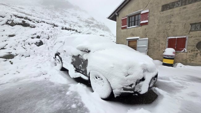 Vandaag Actueel Weer janvissersweer.nl/vandaag-actuee… Enorme toename van het aantal 'noches tórridas' (verzengende nachten: 25+) in Valencia. Van 1940 tot 1970 waren het er slechts 2. Van 2020 t/m begin juli van dit jaar 69!! Ter verkoeling een sneeuwfoto van gisteren uit Graubünden,
