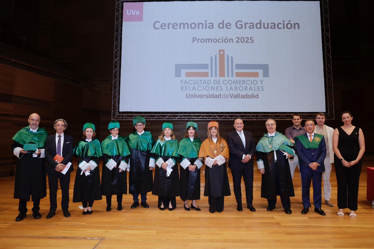 🎓El pasado viernes celebramos con orgullo la Graduación de la <a href="/comercio_uva/">Facultad de Comercio y RR.LL.-UVa</a> con la asistencia de nuestro decano <a href="/juandemargarida/">Juan Carlos De Margarida</a> . Desde el Colegio de Economistas de Valladolid, Palencia y Zamora os damos la enhorabuena y la más cálida bienvenida al mundo profesional. Estamos a