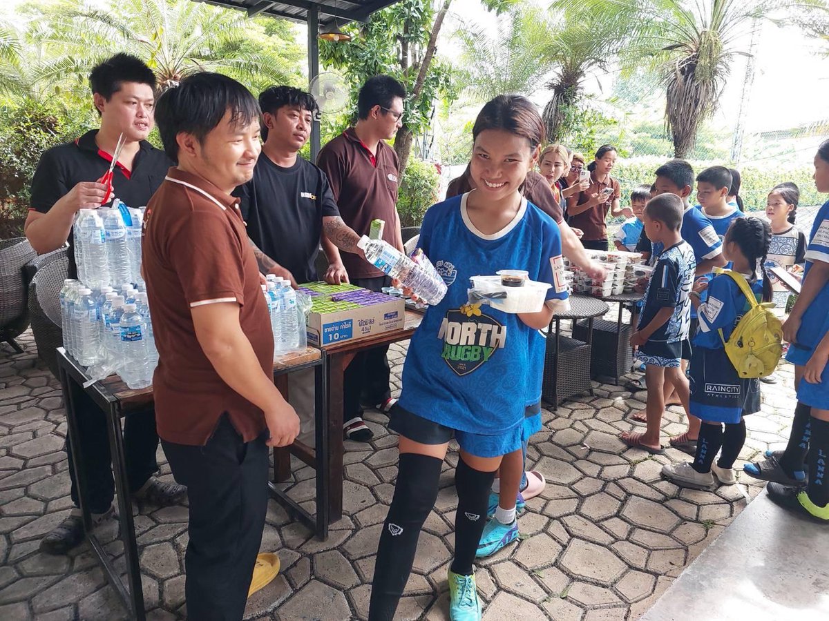 theatlascharity's tweet image. 🍽️🏉 A sustaining meal lays the foundation for equality, dignity, and inclusion
Thank you to Grill Jung & Gyuniku ShaBu and Sushi for collaborating and providing these vital meals to our Lanna Rugby Club kids 🍛🏉
#AtlasFoundation #FoodForEquality