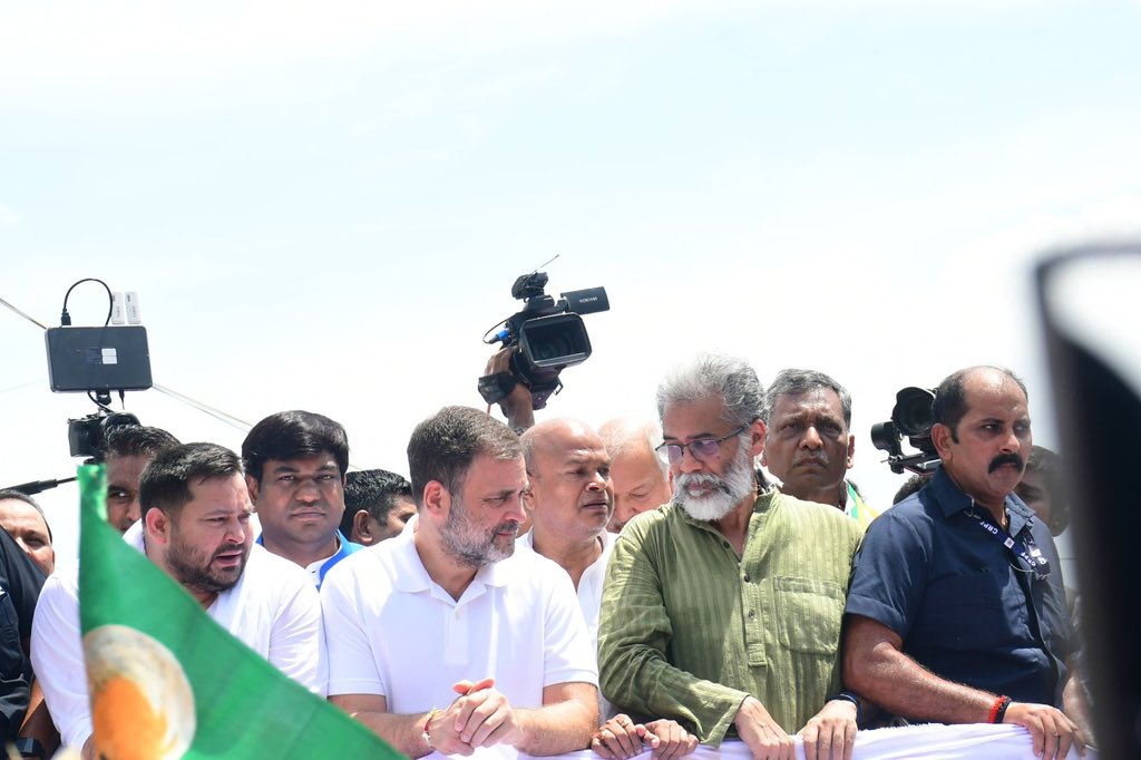 क्या असलियत का परीक्षण गलत है
2014 के पहले जैसे लाखों मदरसे और लाखों एनजीओ फर्जी तरीके से कागजों पर बनकर पैसा खा रहे थे लेकिन जब वेरिफिकेशन हुआ तो सब गायब हो गए तो क्या मतदाता लिस्ट का परीक्षण नही होना चाहिए आखिर इनको डर किस बात से है
#BiharBandh #Bihar #Politics