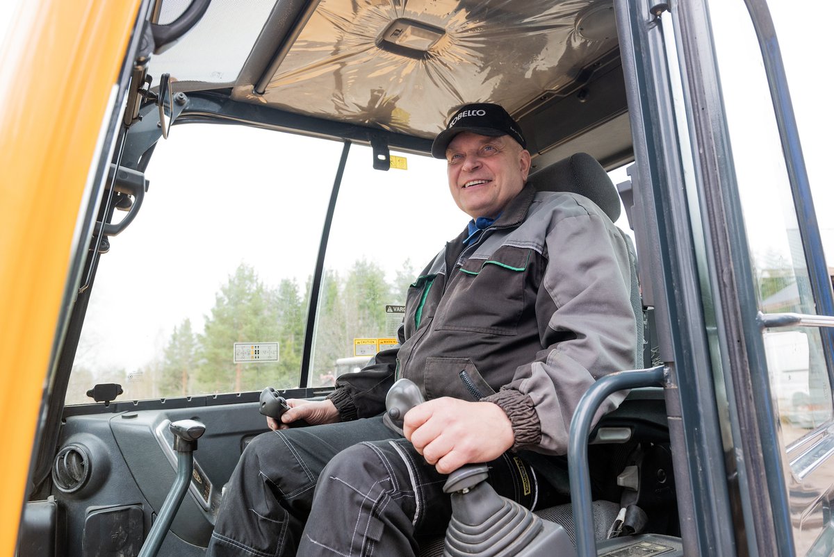 Kaivinkonealalla toimiva pitkän linjan yksinyrittäjä Matti Janhonen, 60, kertoo avoimesti työnsä hyvistä ja huonoista puolista.

yrittajat.fi/uutiset/kaivin…