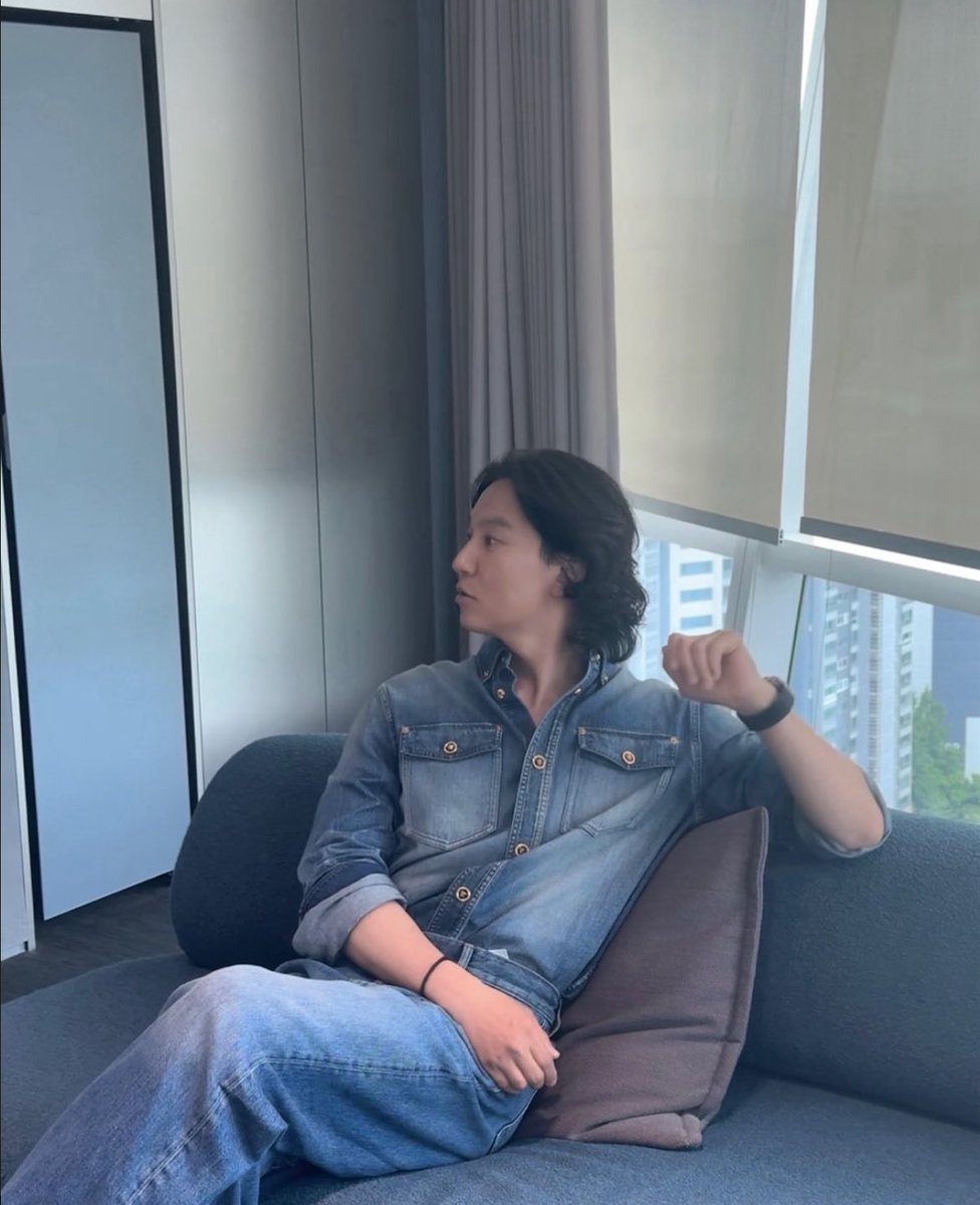 남길이형 팔에 이거 머리끈이지…?