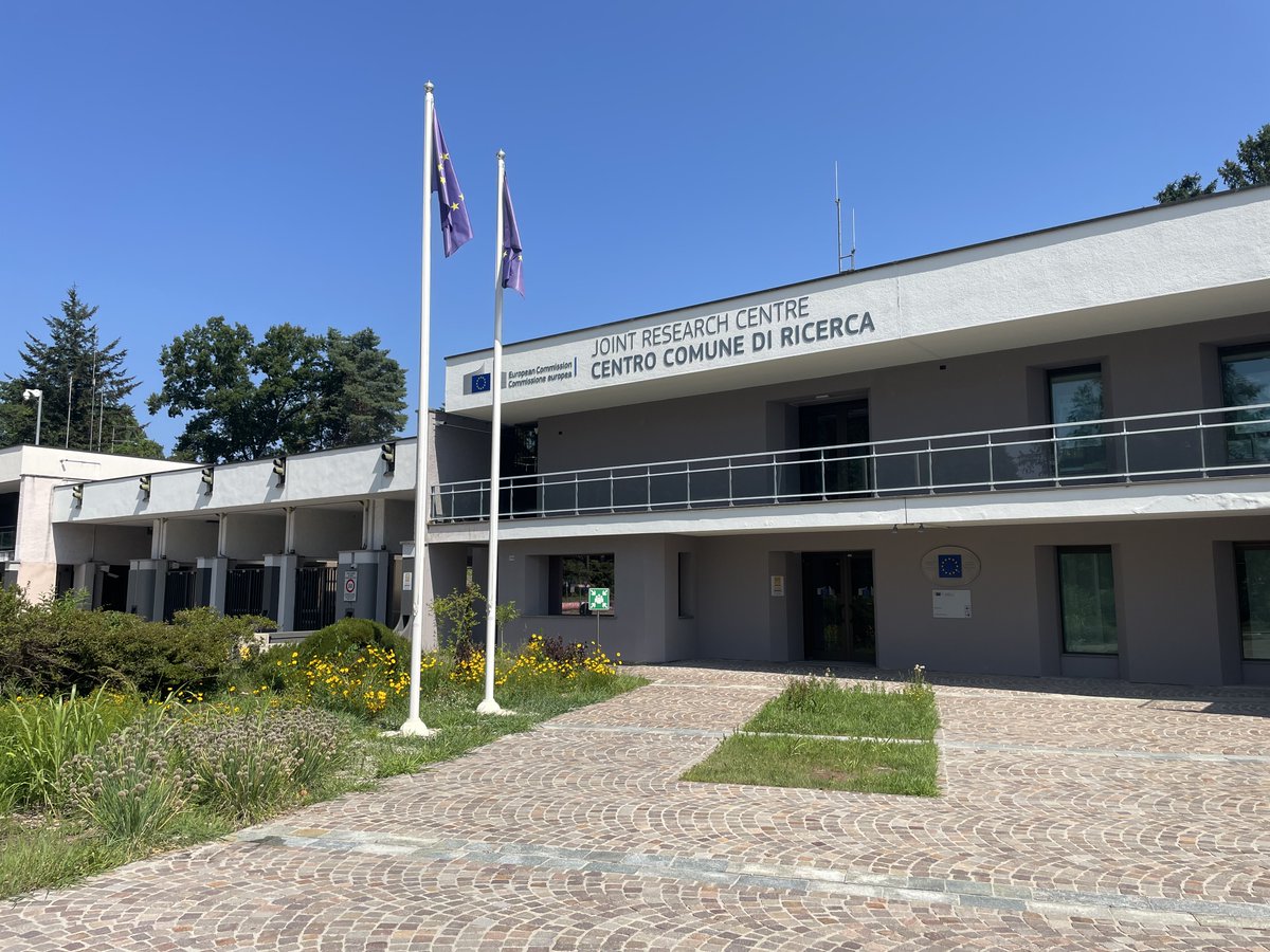 🔬 Jak nauka tworzy lepszą przyszłość?
Dzięki programowi #LIDER #NCBR dr inż. Piotr Madej odwiedził Joint Research Centre w Ispra.
🌍 Efekt? Wartościowe rozmowy o recyklingu zużytego sprzętu elektronicznego (#WEEE) i odzysku metali krytycznych
🤝Nauka + przemysł = lepsze jutro.