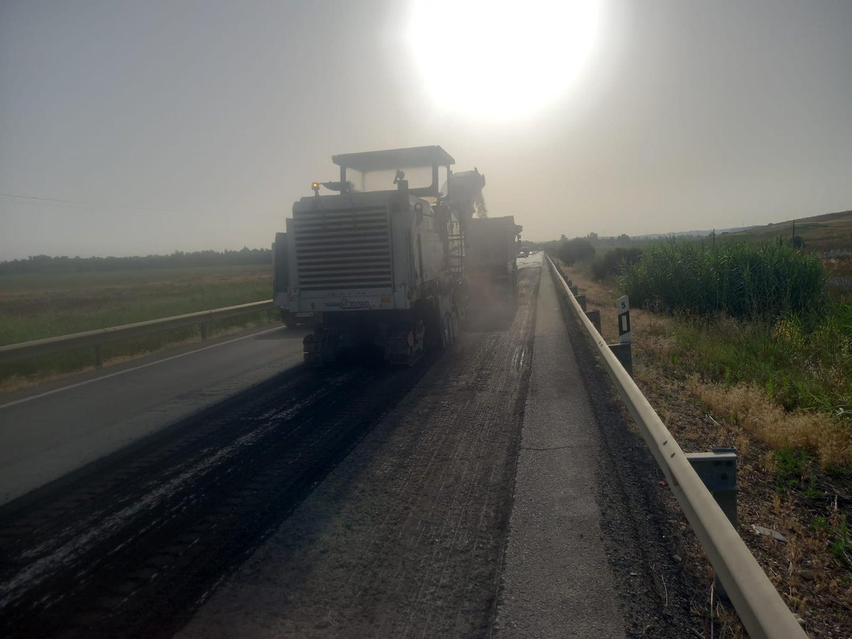 Rocío Díaz Jiménez (@rocio_diazj) on Twitter photo Desde <a href="/AndaluciaJunta/">Junta de Andalucía</a> seguimos invirtiendo en el cuidado y mantenimiento de nuestras #carreteras.
Hemos mejorado el firme en la A-496 (Valverde del Camino) y en la A-486 (Moguer), en la provincia de #Huelva.
¡Avanzamos! Desde <a href="/AndaluciaJunta/">Junta de Andalucía</a> seguimos invirtiendo en el cuidado y mantenimiento de nuestras #carreteras.
Hemos mejorado el firme en la A-496 (Valverde del Camino) y en la A-486 (Moguer), en la provincia de #Huelva.
¡Avanzamos!