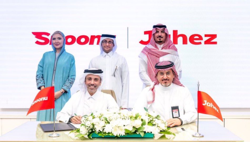 بقدر ماسعدت بهذا الإنجاز المحقق ( ماليا ) لشركة سنونو ومؤسسها اخي حمد الهاجري ، بقدر ما آلمني فوات الاستحواذ على سنونو ( محليا ) ، والتي كنت أتطلع فيها إلى جهاز الاستثمار ليكون ذلك الرافعة المالية والتوسعية للشركة الوطنية التي اصبح غالبها سعودي ، وذلك باستحواذ شركة جاهز الدولية