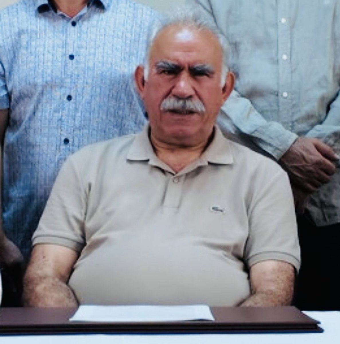 Önder Apo; Tüm yaşanan gelişmeler sonunda tarihi bir dönüşüm sayılması gereken bir Demokratik Toplum Manifestosu hazırladım. Bu manifesto, yaklaşık 50 yıllık 'Kürdistan Devriminin Yolu’' manifestosunu başarıyla ikame edecek niteliktedir.