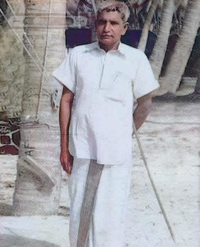 ދިވެއްސަކު ދިވެހި ރުކާ ބެހޭ ގޮތުން ދިވެހި ބަހުން ލިޔެފަ އޮތް އެންމެ ރީތި ލިޔުން (ގައުމީ ނިޝާނުގައި ދިވެހި ރުއް އިންނަ ސަބަބު) 

“މުހީތުލްހިންދުގެ ރަށްތަކުގައި ދަތުރުކުރެއްވި ސައްޔާޙަކު، މި ކަނޑުގެ އެއް ޖަޒީރާއެއްގައި އުޅުއްވުމުގެ ތެރޭގައި ހިޔަލަކަަށް ބޭނުންފުޅުވެގެން މިތާނގައި