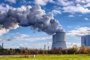 Francia lo apostó todo a la energía nuclear. El calor extremo y una crisis en Níger le están poniendo contra las cuerdas meneame.net/story/francia-…