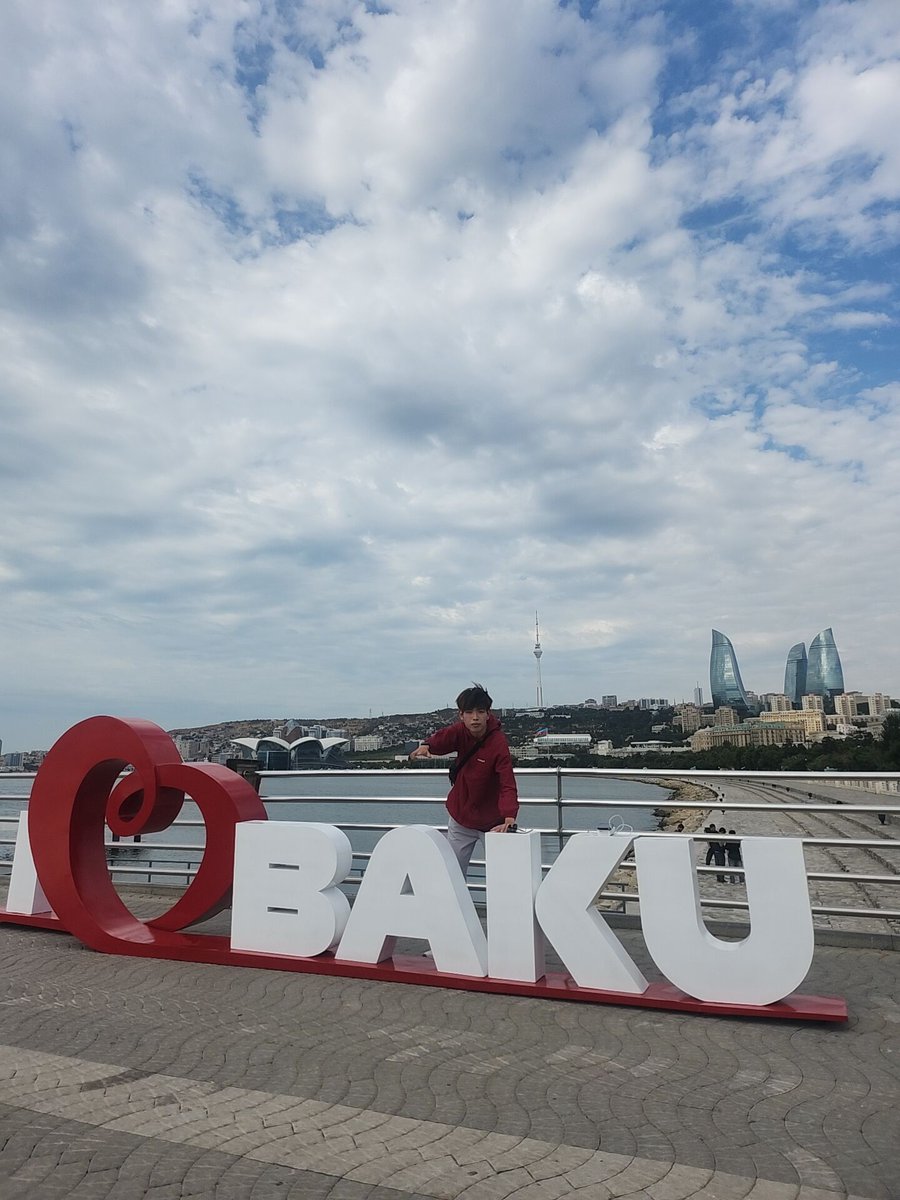 Spotchinajohn's tweet photo. Baku so cool https://t.co/zNILBUrqay
