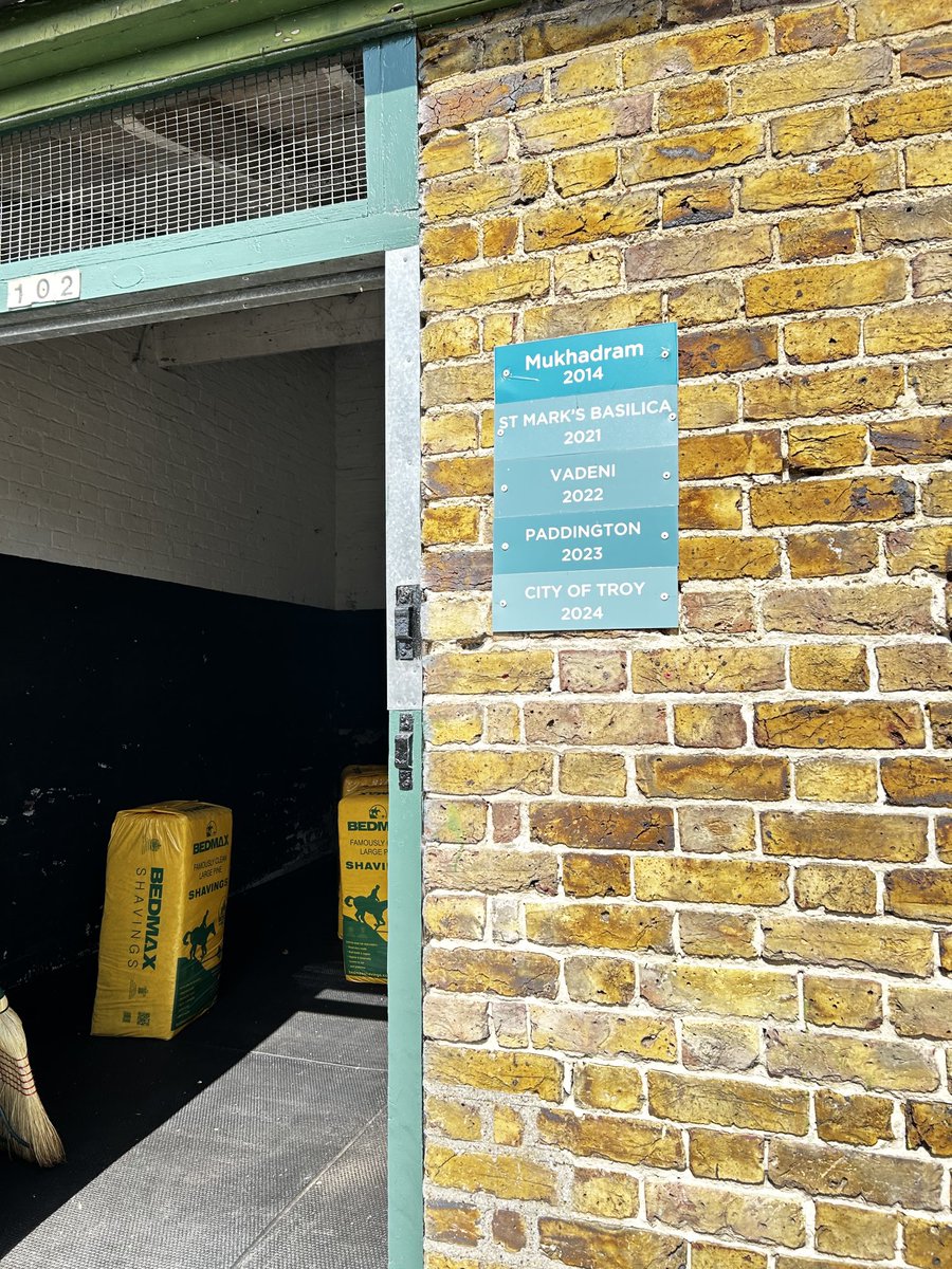 Delacroix the 5th consecutive @coral-Eclipse winner to be stabled in Box 102 @sandownpark. Incredible.