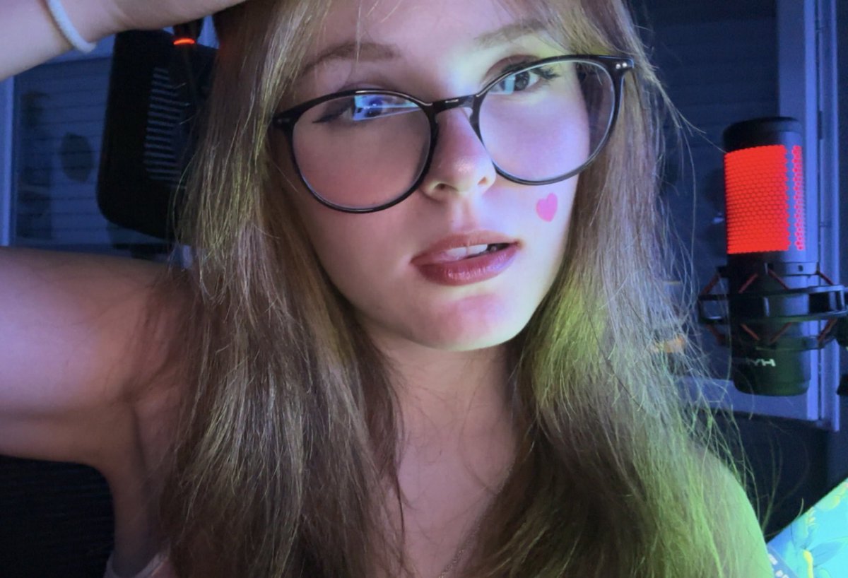 heute so gegen 12 Uhr live!! &lt;3
twitch.tv/lorafps