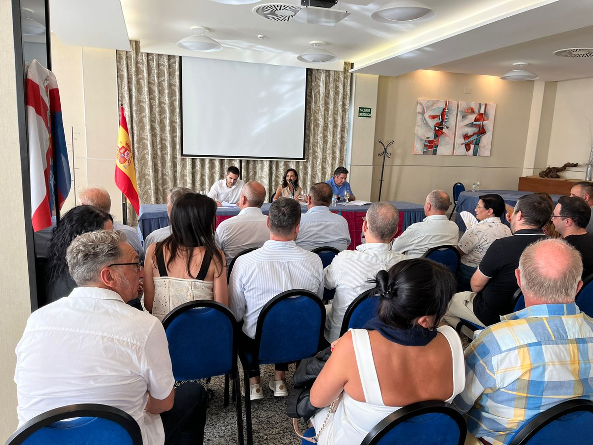 UPLeones's tweet image. Este martes UPL celebró en #Ponferrada su primer Consejo General tras la elección de nuevos cargos en el Congreso.

🗣 &quot;El #Bierzo es esencial para el proyecto político de UPL, que trabaja para lograr inversiones reales para El Bierzo y no palabras vacías&quot;. Alicia Gallego, UPL.