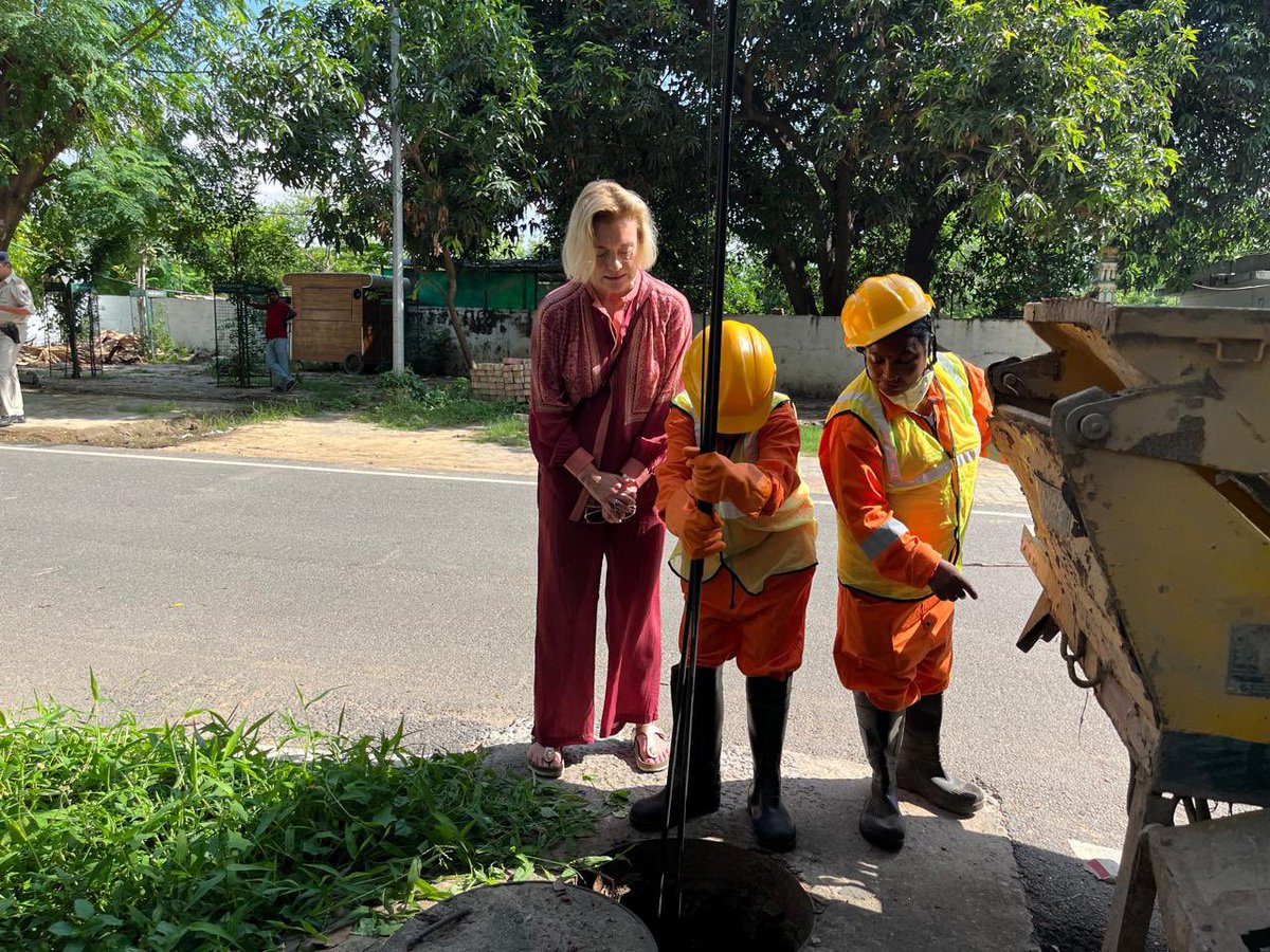 NorwayAmbIndia's tweet image. A great morning spent with the Swachhanginis in Patna. This @UNFPAIndia and @cityofpatna project
empowers women from marginalised backgrounds through dignified and safe employment and build their capacities on #health and #equalrights