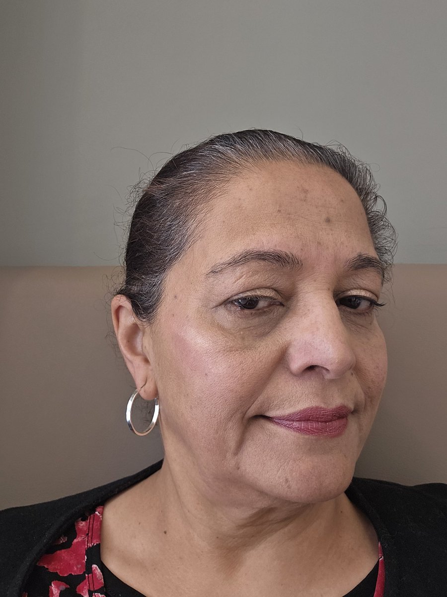 LubnaKerr's tweet photo. Playing a 15 year old boy in my new play Lunchbox doesn't have that much grey hair. No matter how tough a life he had. So, I got my hair dyed and styled by a fab hairdresser who knows how to style curly hair.
https://t.co/TgI6nyEcVA
@edfringe @ThePleasance
#hair #curlyhaired https://t.co/ENtRJWBVg7