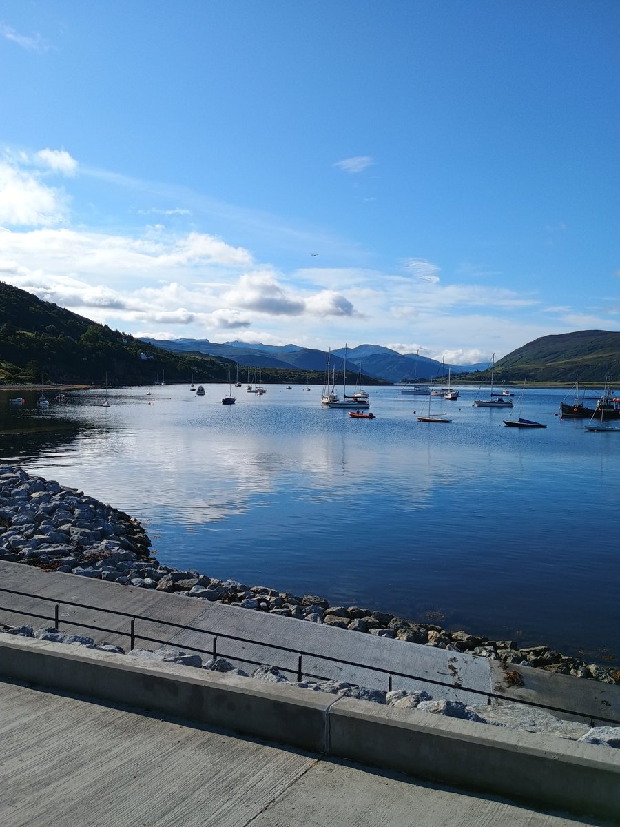 Beautiful calm, really warm, early #mornimgwalk #MrBlueSky