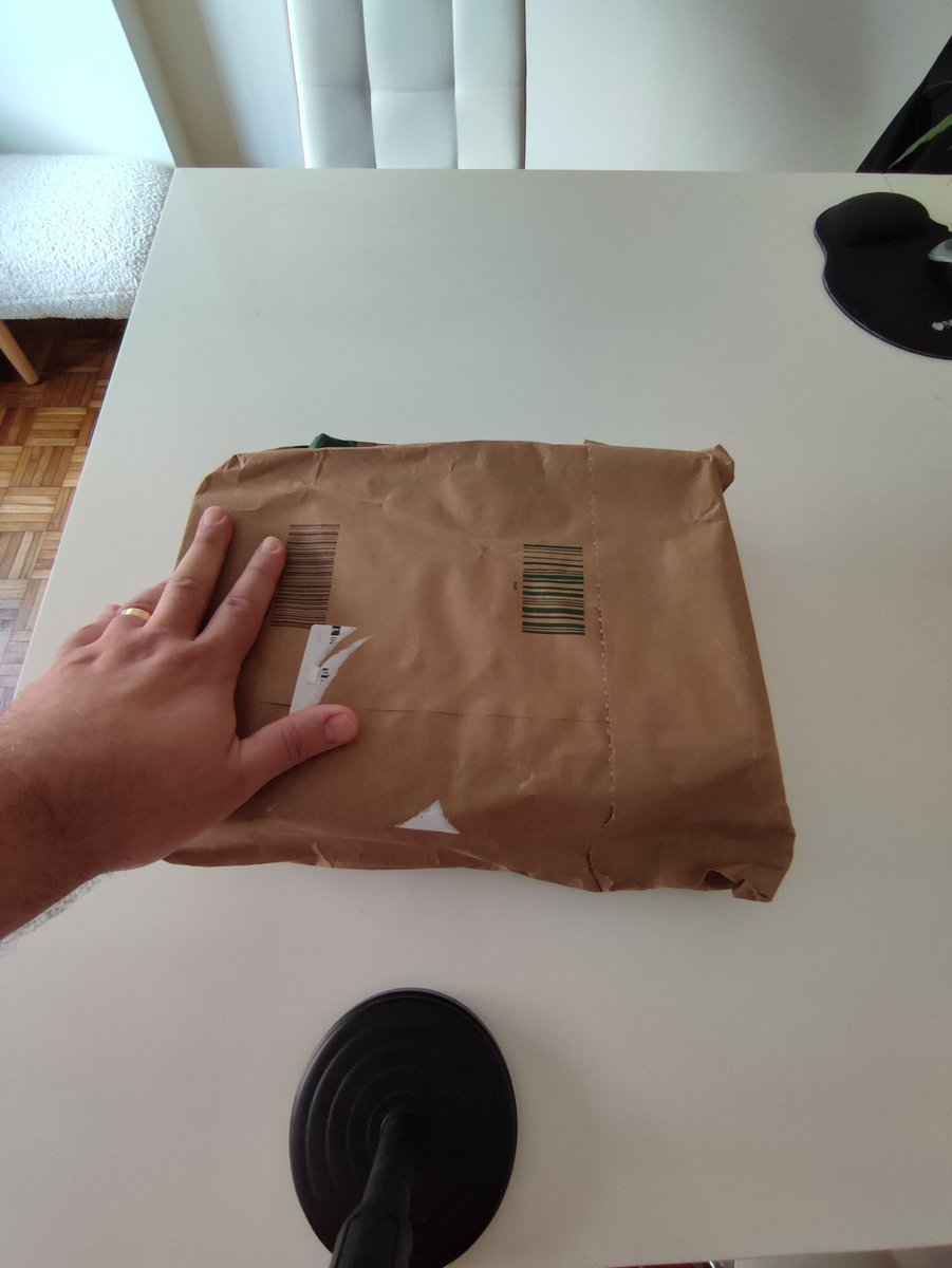 40taoGames's tweet image. 🎮🔥 Hey PlayStation squad!
Just got something INSANE from @gstorymonitor — and you need to see this! 👀📦
Is it tech? A monitor? Straight-up magic? 🧙‍♂️
🎥 Unboxing drops soon — don’t miss it!

#Gstory #UnboxingTime #PS5Ready #GamingGear #Playstation5 #UnboxingPortugal #SetupGamer