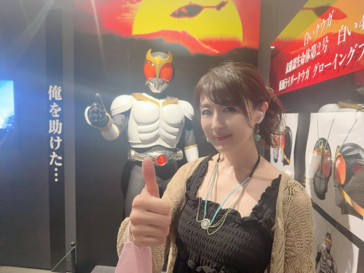 miho_kido's tweet photo. #超クウガ展
先日のナイトツアーでの写真です✨️
クウガと同じポーズで🕺
              photo by高寺リーダー 📸(*'▽')✨️

東京での開催は閉幕してしまって寂しいけど、次は 福岡で7月12日(土)から👍✨️ https://t.co/knMWQNw0aD