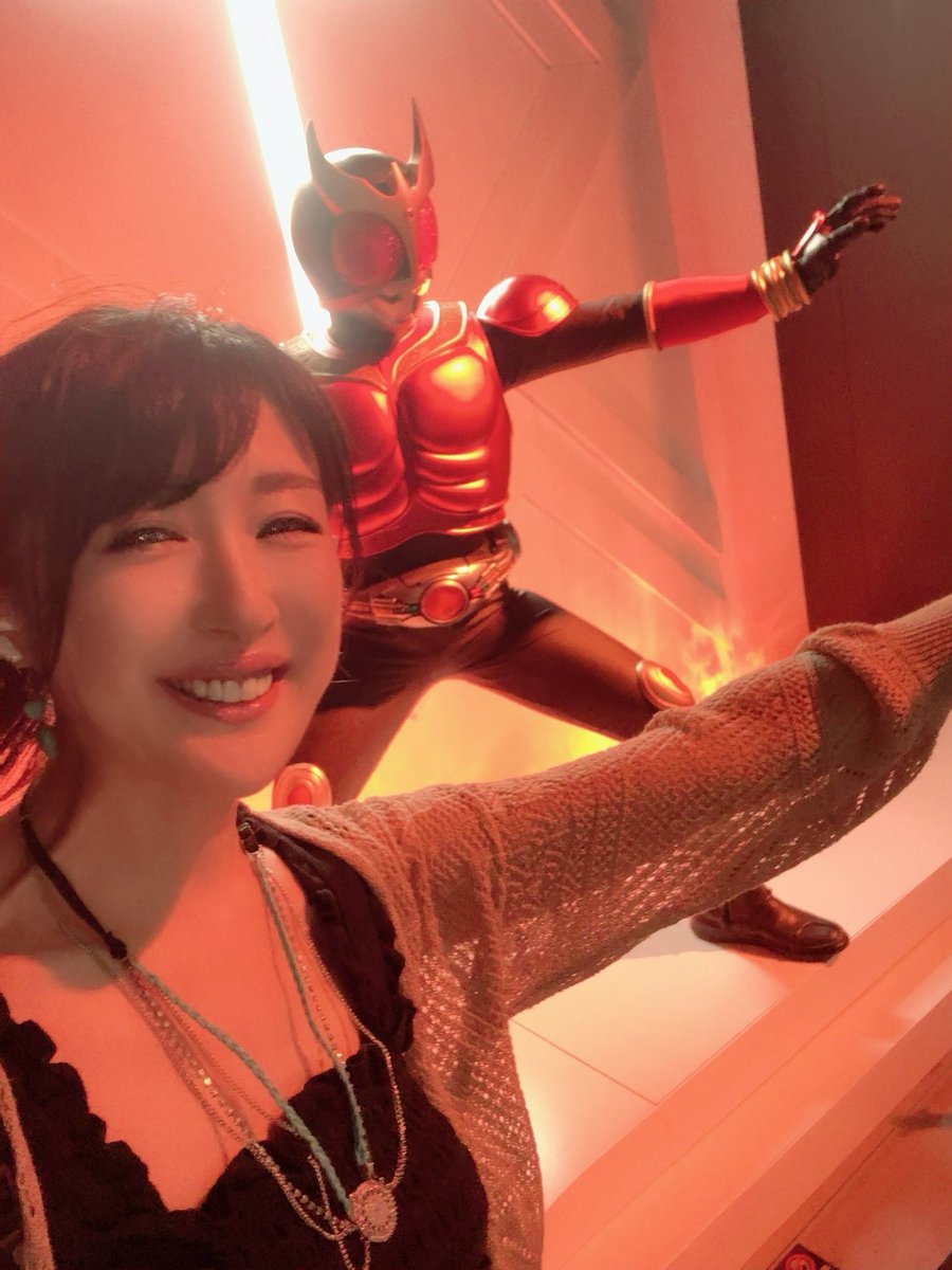 miho_kido's tweet photo. #超クウガ展
先日のナイトツアーでの写真です✨️
クウガと同じポーズで🕺
              photo by高寺リーダー 📸(*'▽')✨️

東京での開催は閉幕してしまって寂しいけど、次は 福岡で7月12日(土)から👍✨️ https://t.co/knMWQNw0aD