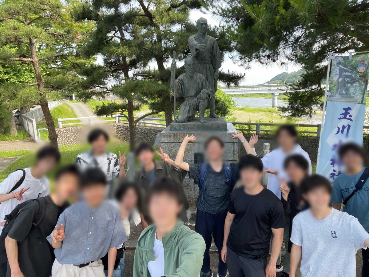 6/7(土)に、多摩川流域を河口から源流の分水嶺まで移動する「多摩川遡上巡検」を実施しました🦭
河口の東京都心から源流である山梨の山村までの景観の移り変わりに触れることができたほか、多摩川の地形、治水、都市開発など幅広いテーマにまつわるスポットを巡り、学びの多い巡検でした！