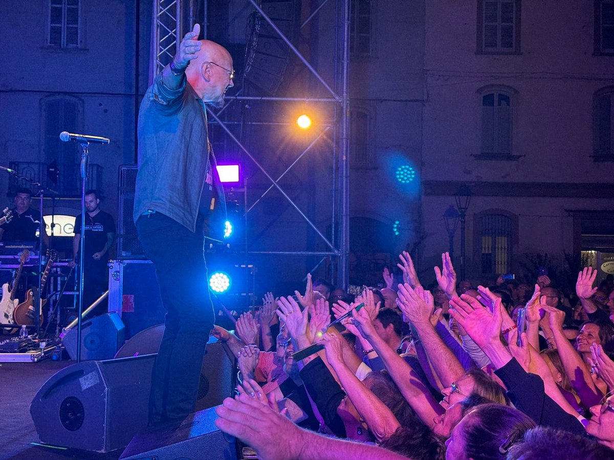 enricoruggeri's tweet image. “Non mi aspettavo un concerto così” è la frase che mi sento dire più spesso da quelli, soprattutto giovani, che arrivano per la prima volta.