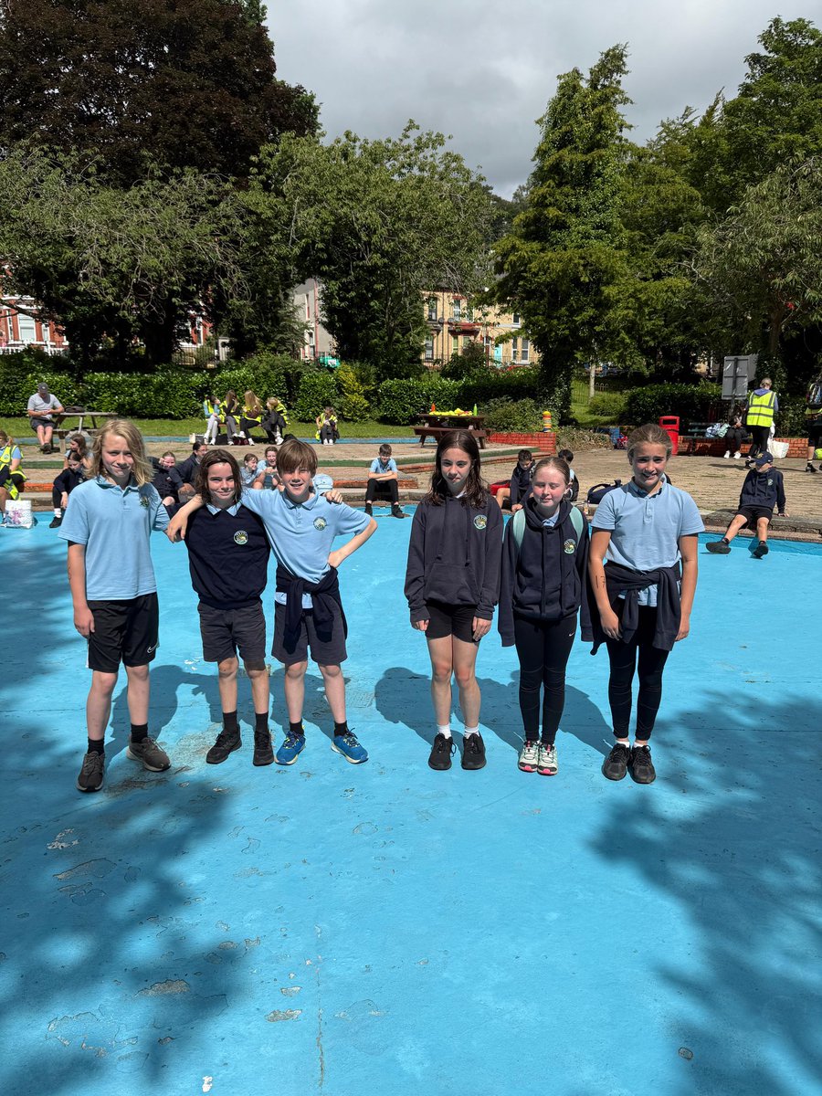 Aquathlon Y Garnedd. O'r chwith: Morgan, 3ydd. Math, 2il. Emrys, 1af. Zoe, 2il. Olwen, 3ydd. Olivia, 1af