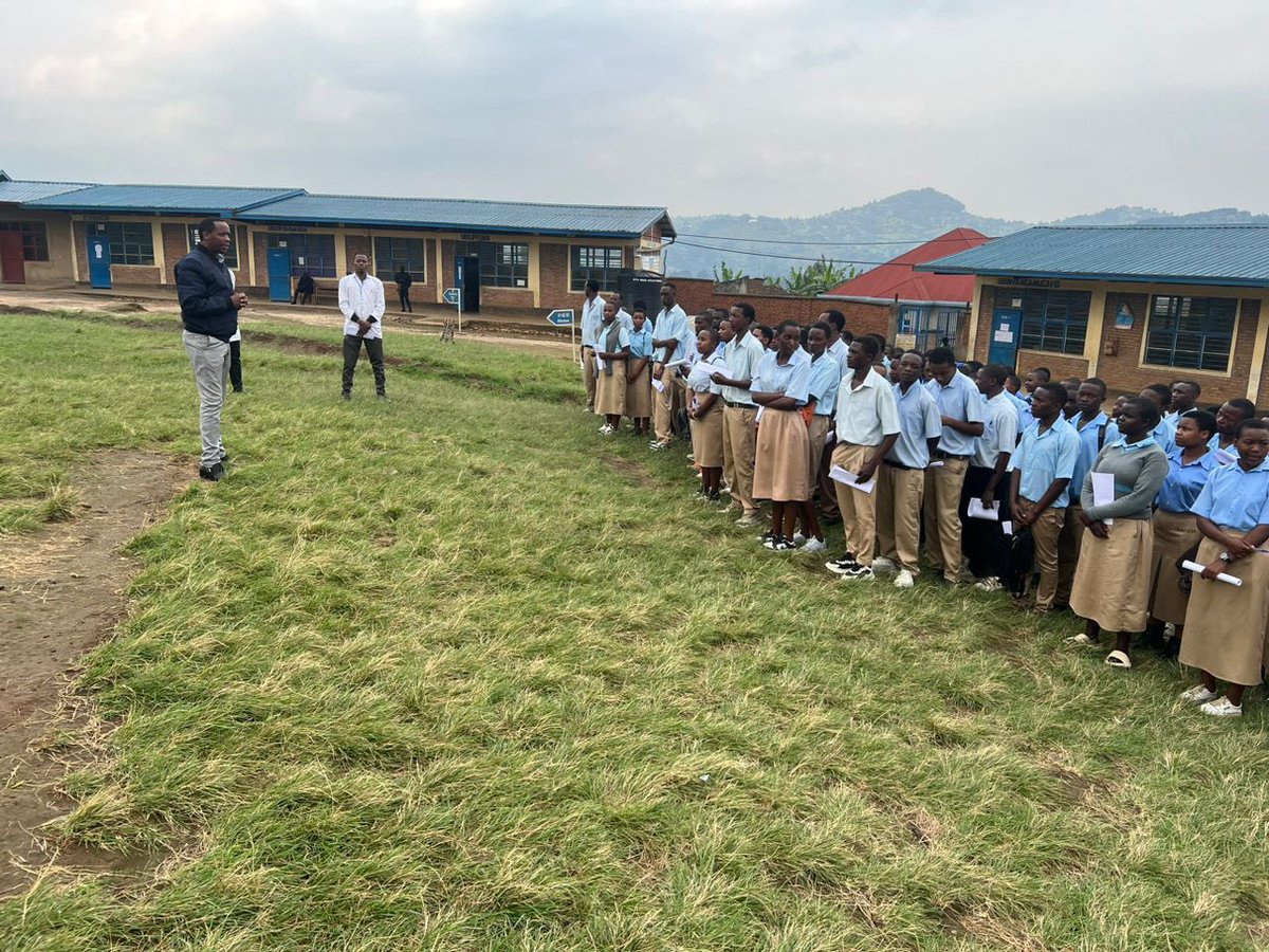 #NyakilibaSector: ES <a href="/BoscoTuyishime4/">Tuyishime Bosco</a> paid a visit to the National Examination site, extending his best wishes to candidates. He encouraged them to give their best, reminding them that a knowledge-based economy is the foundation of sustainable dev’t.
<a href="/REBRwanda/">Rwanda Basic Education Board</a> <a href="/RubavuDistrict/">Rubavu District</a>