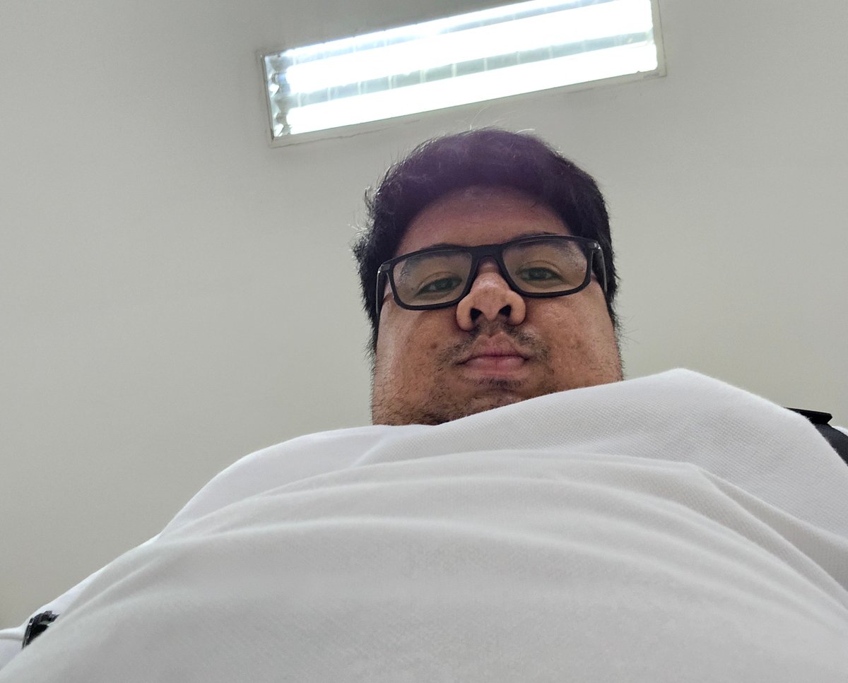 Papahangin lang ako nino sa nbi tapos nakatingin lang sa akin si katabing ate habang kinukuha ko etong pic hahahahha