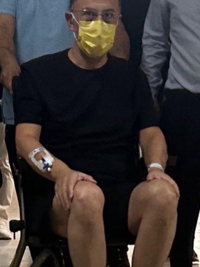 Yeni ameliyat olmuş bir insanı, üstelik kanserle mücadele eden birini cezaevine koymak
Bu nasıl bir adalet, nasıl bir insanlık?
Bu karanlık düzeni affetmeyeceğiz.
#MuratÇalıkSerbestBırakılsın ❗️❗️❗️