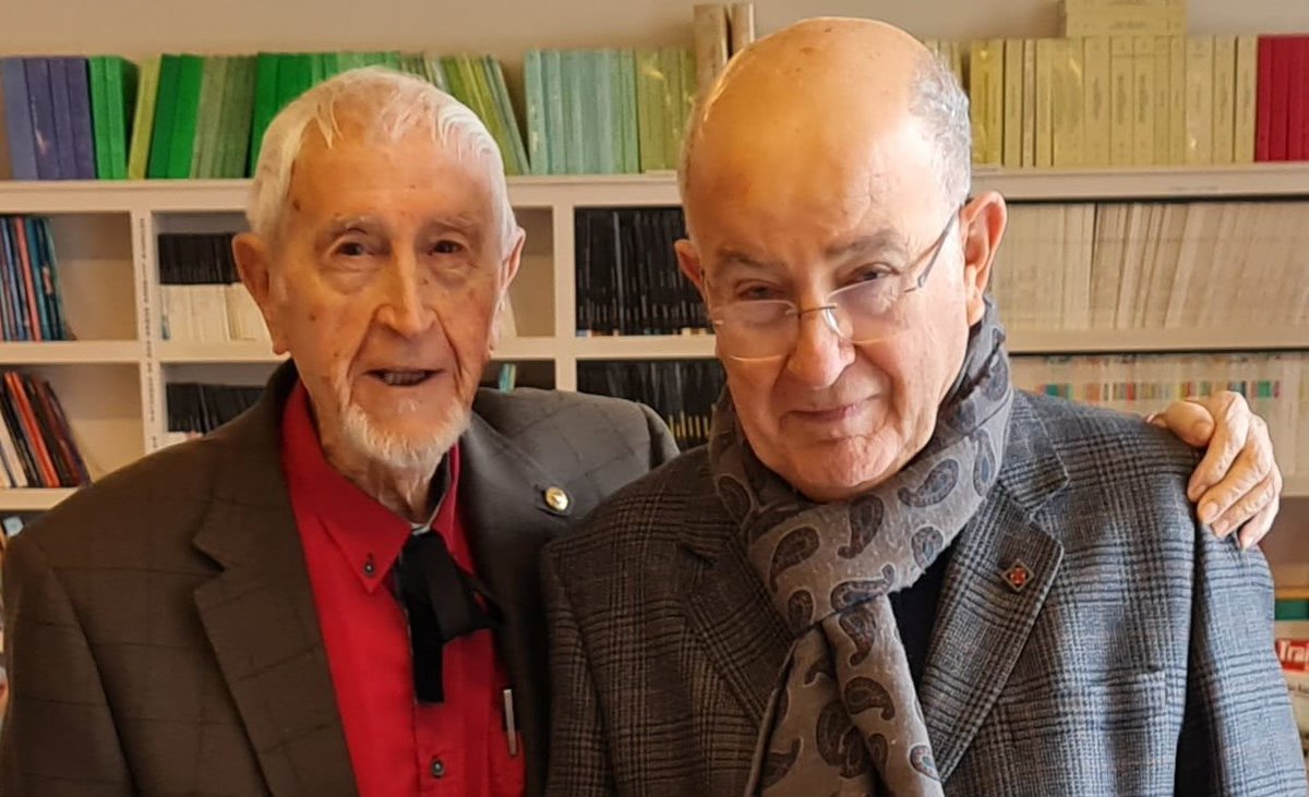 Avui, 9 de juliol, Josep Vallverdú fa 102 anys!

Autor de la casa des de fa més de tres dècades i amb més de 30 llibres al nostre catàleg, és un dels nostres autors més estimats.
 
Des de Pagès Editors li diem de tot cor: per molts anys!