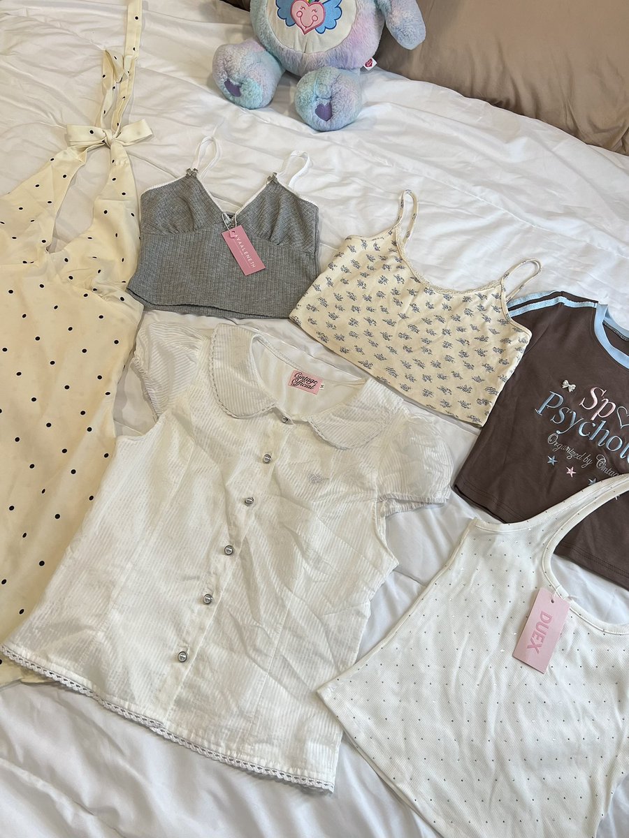 useddreamstuff_'s tweet photo. post today เลยค่ะคนสวย🎀💌
cintage uni duex gwt beming etc.
มีมากกว่าในรูปนะคะกำลังค้นตู้ให้งับ^^

🩰 20.00น. | รี+ปักลด10.- | ส่งเหมา50

#ส่งต่อเสื้อผ้ามือสอง #เสื้อผ้ามือสอง #ส่งต่อcintage #ส่งต่อduexstudio #ส่งต่อstylist #เสื้อผ้ามือสองสภาพนางฟ้า #ส่งต่อuniqlo https://t.co/My6jT4969I