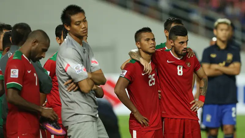 Pada suatu masa, disaat timnas sepakbola Indonesia dan timnas futsal Indonesia menggunakan jersey dari brand yang sama_