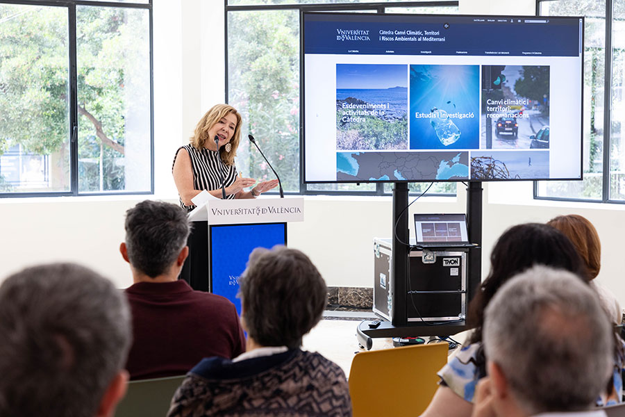 UV_EG's tweet photo. 📢 La UV presenta la nova Càtedra Canvi Climàtic, Territori i Riscos Ambientals al Mediterrani 🌍
🔗 https://t.co/q7s78Q4n13

#UV #CanviClimàtic @UVcatedres  #UniversitatdeValència https://t.co/ODj9RkhgIk