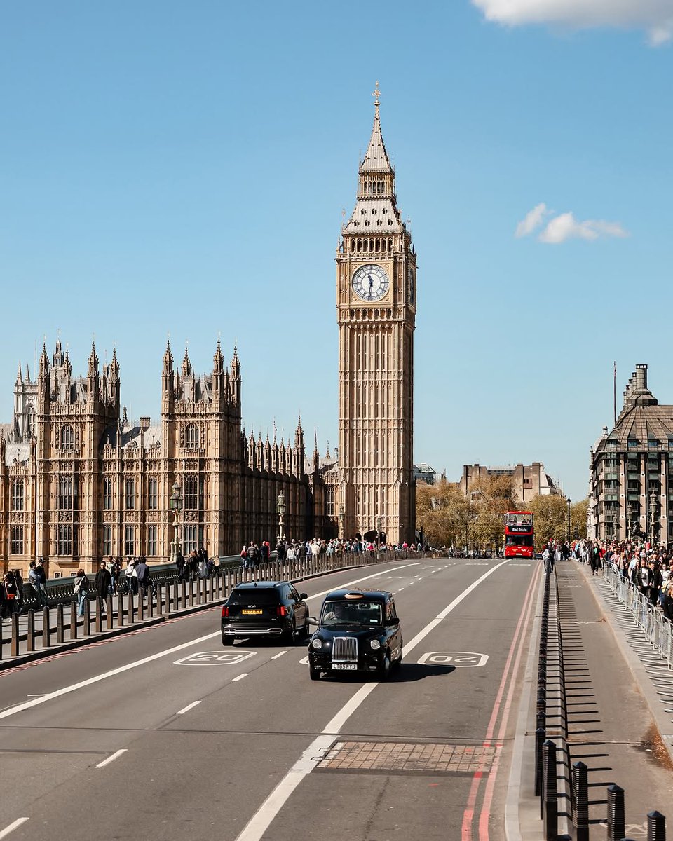 UKParliament's tweet photo. Remember to hashtag and set your location to Big Ben for the chance to be featured. 📍
#BigBen #PalaceOfWestminster #ElizabethTower https://t.co/LpraIxwu6H