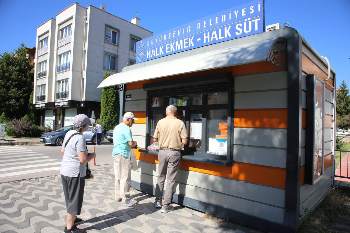 5 Bin Yıllık Lezzet Şimdi Büfelerde!

Küllüoba Höyüğü kazılarında gün yüzüne çıkan, 5 bin yıllık geçmişiyle Eskişehir’in kültürel mirasını taşıyan Küllüoba Ekmeği, artık Halk Ekmek büfelerinde de sizlerle.

Başkanımız Ayşe Ünlüce’nin öncülüğünde üretimine başlanan, düşük glutenli