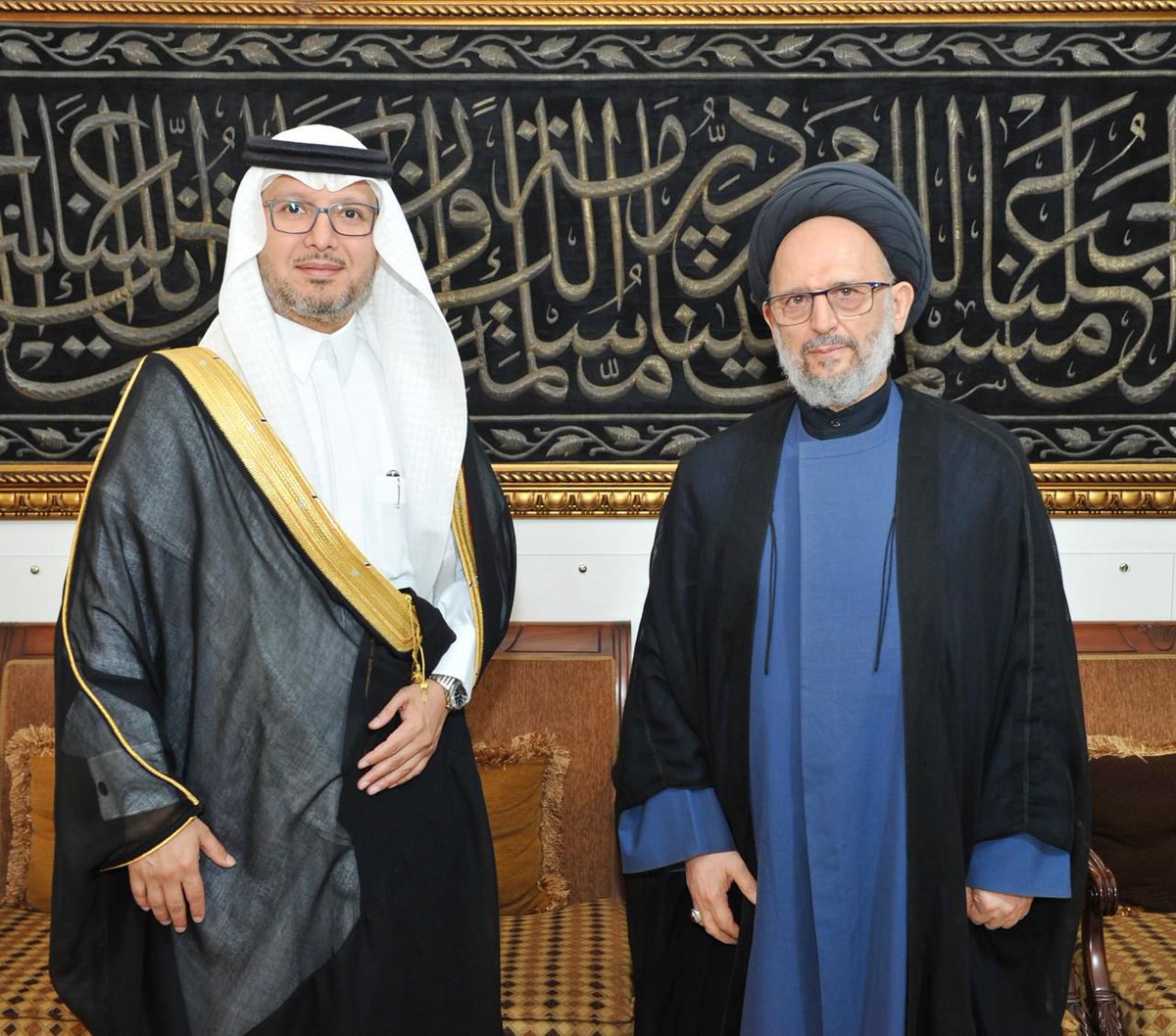 IbrahimRihan2's tweet image. السفير السعودي يلتقي بالسيد علي فضل الله معزياً بوفاة والدته حرم المرجع السيد محمد حسين فضل الله نجاة نور الدين ، سائلاً المولى عز وجل "الرحمة للفقيدة والعزاء لعائلتها، وأن يلهم أهلها الصبر والسلوان ".