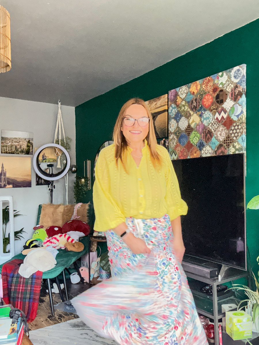 MandyCharlton tweet media