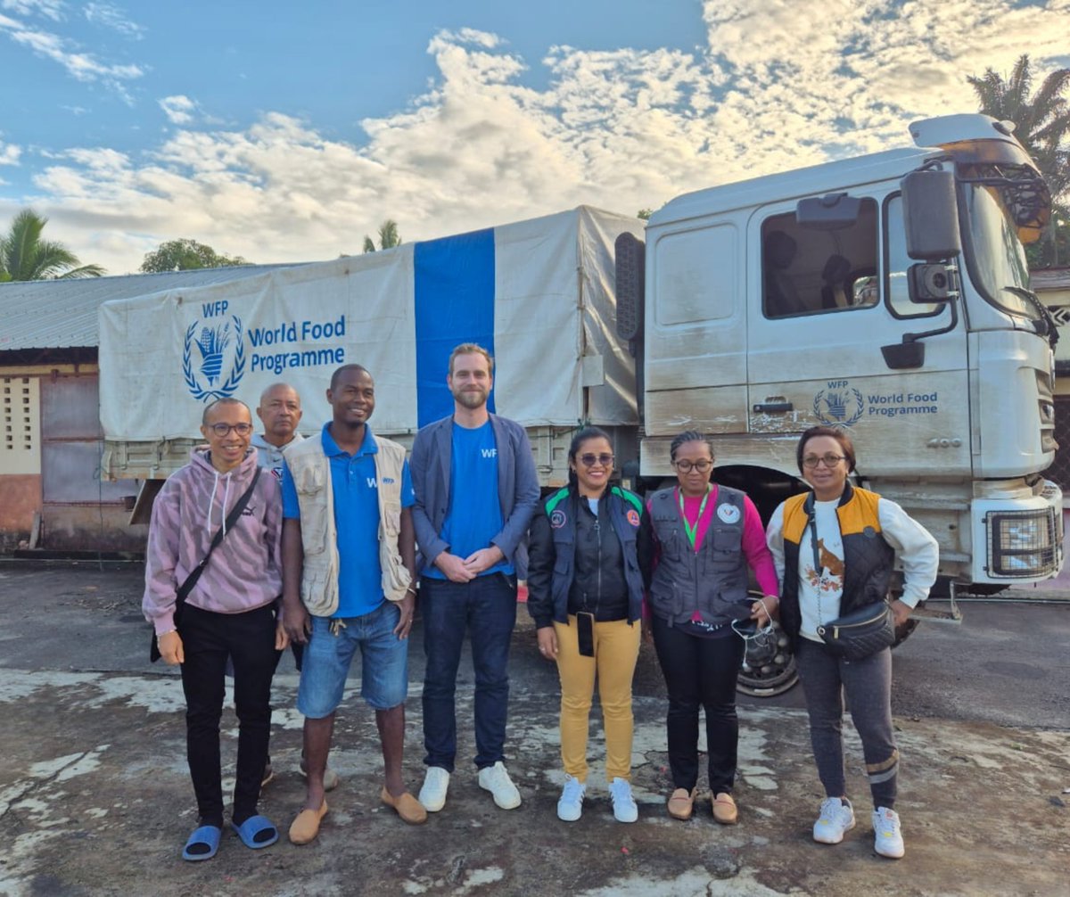 PamMadagascar's tweet image. π6x6 trucks on the move!
@WFP is providing vital logistics support in Ikongo, where malaria cases are surging. In partnership with the Government and @BngrcMada, WFP is helping deliver urgent humanitarian aid to remote areas - saving lives where access is most difficult. πͺπΎπ²π¬