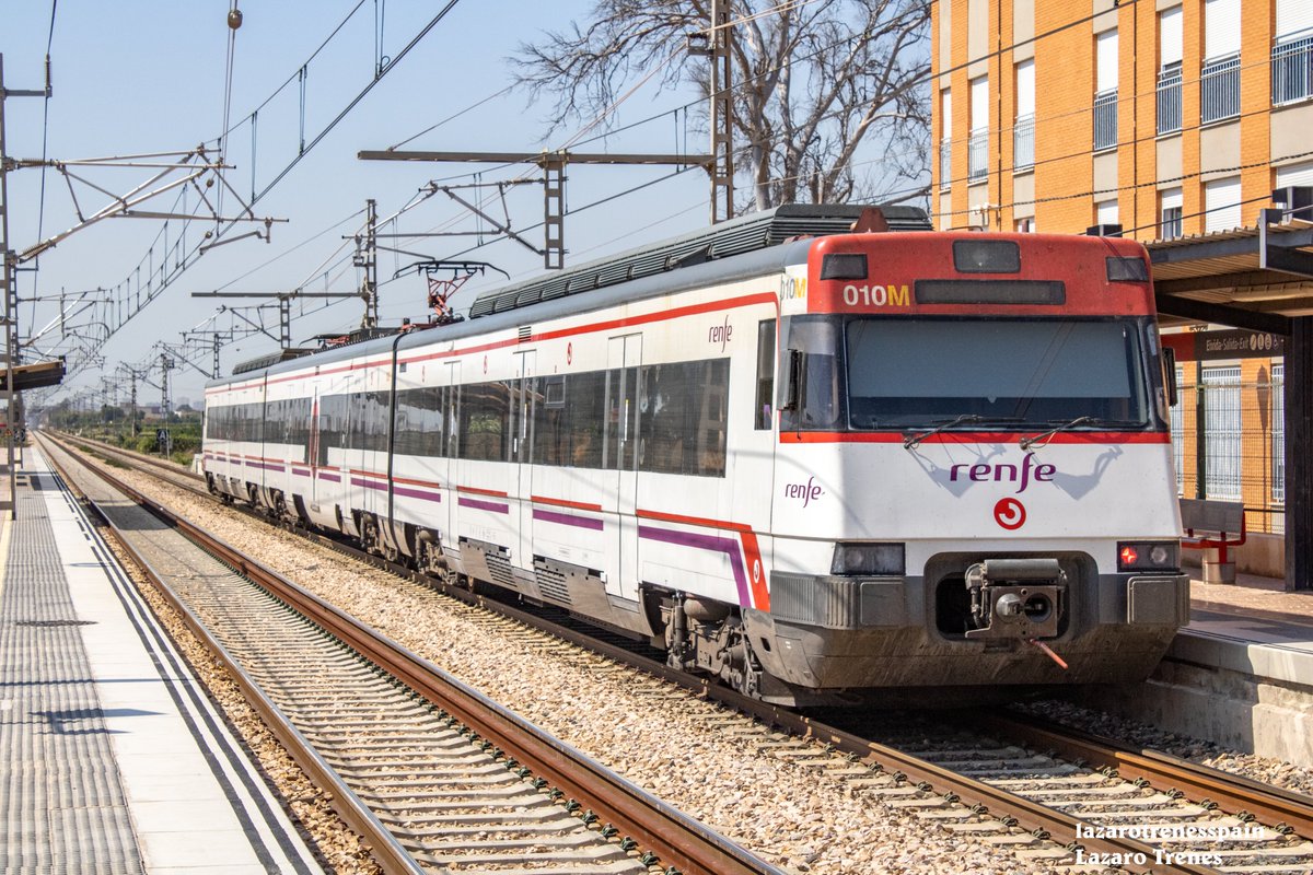 Renfe 447 saliendo de Albuixech destino Valencia Nord #TRAIN #vias #photograghy <a href="/Renfe/">Renfe</a>