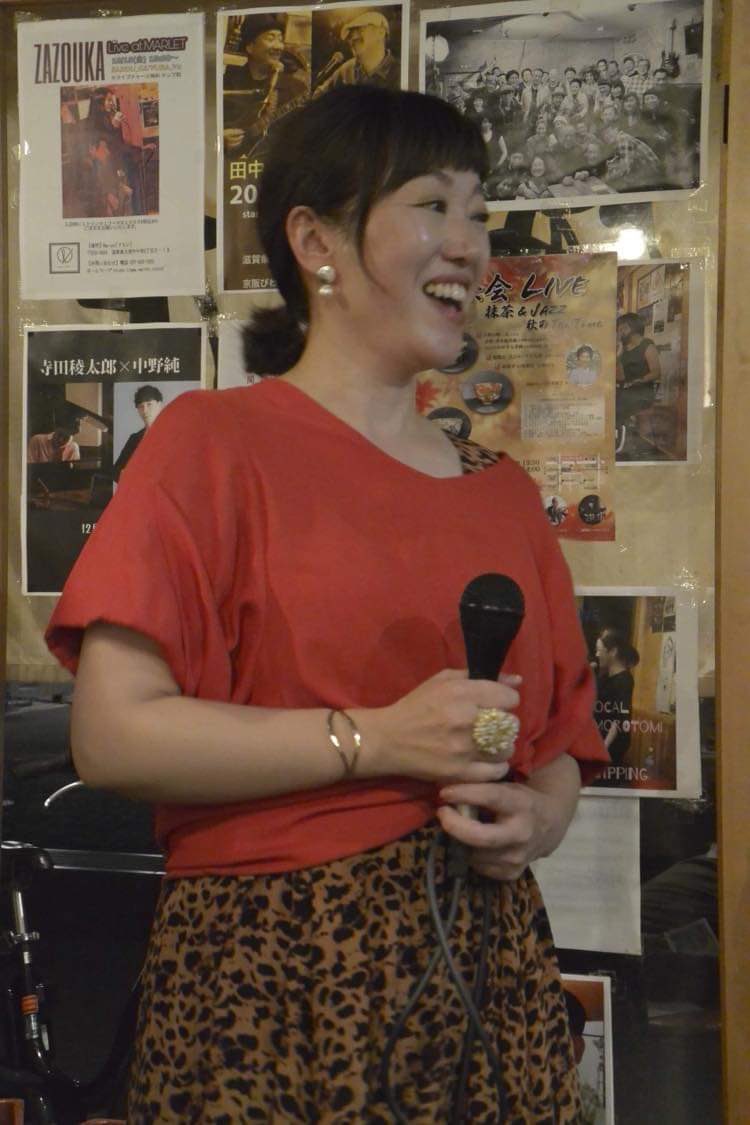 【ゲスト紹介　清川まなぶさん】
第1弾のゲストはボーカル清川まなぶさんでした。居酒屋ライブは大盛り上がり。キッチンカーも登場し生ビールとともに飛ぶように売れました。

次回10/11-12(土日)の開催

#星空とJAZZと生ビール
#奈良県
#上北山村
#ジャズ
#ジャズセッション
#ジャズライブ
#ジビエ