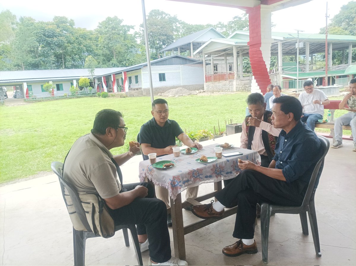 Thadou_TLF's tweet photo. Thadou Kuki Refresher Course khumkhana kinna ja umtah Pu Nehthang Kipgen, Vice Chairman, TLF chu Resource person in apangin ahi.

TLF in Thadou paocheng alambe holeh pao khantouna dinga paocheng lambe angaichat dan phondohna aneijin ahi. https://t.co/8yNPjUzvEi