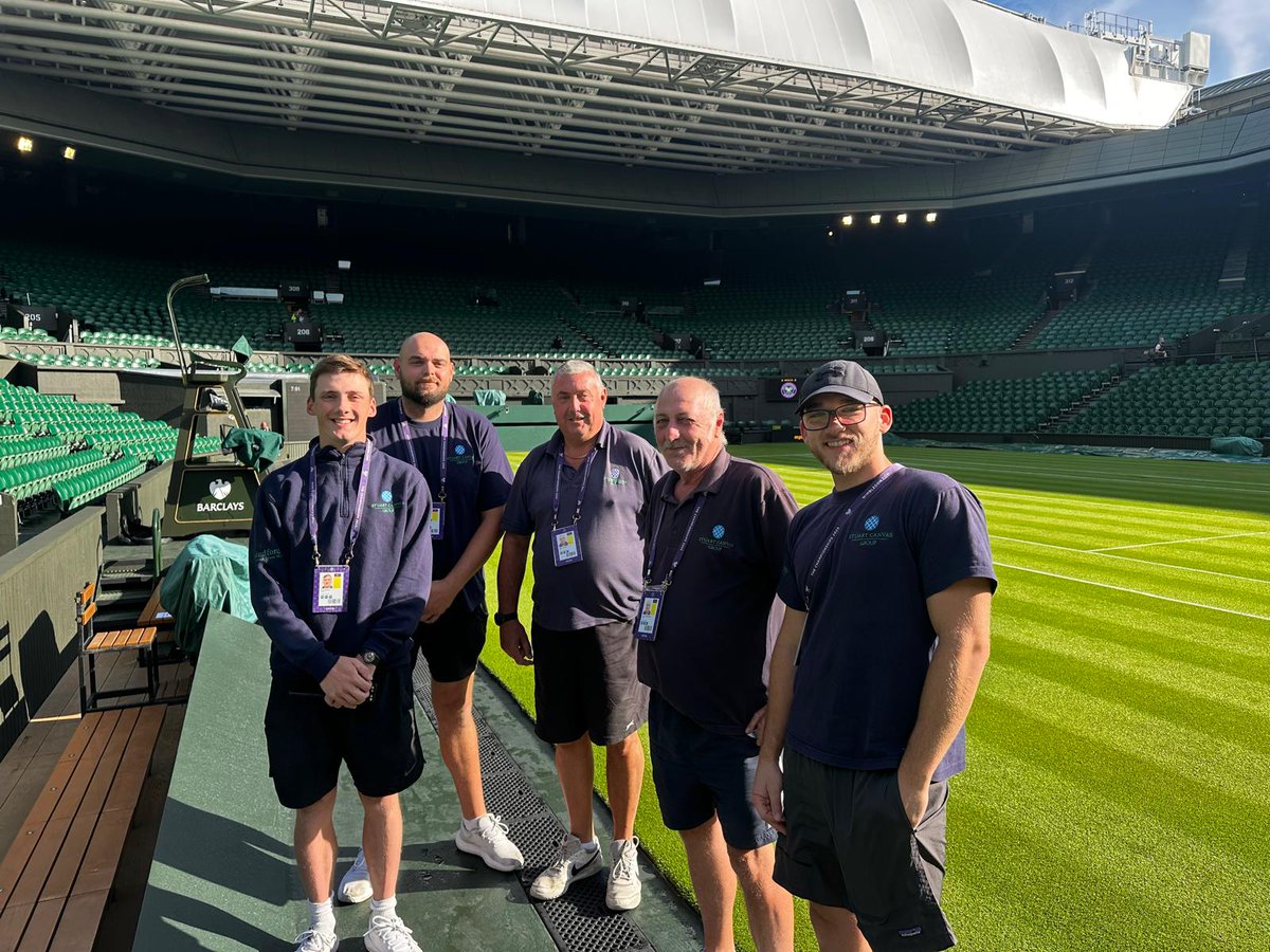 StuartCanvas's tweet image. 🎾 Proud to be on the ground at Wimbledon! Our team is working hard behind the scenes—from quality covers to expert installations—ensuring everything runs smoothly at the home of British tennis. 💪🎾

#Wimbledon #AELTC #StuartCanvas #BehindTheScenes #Teamwork