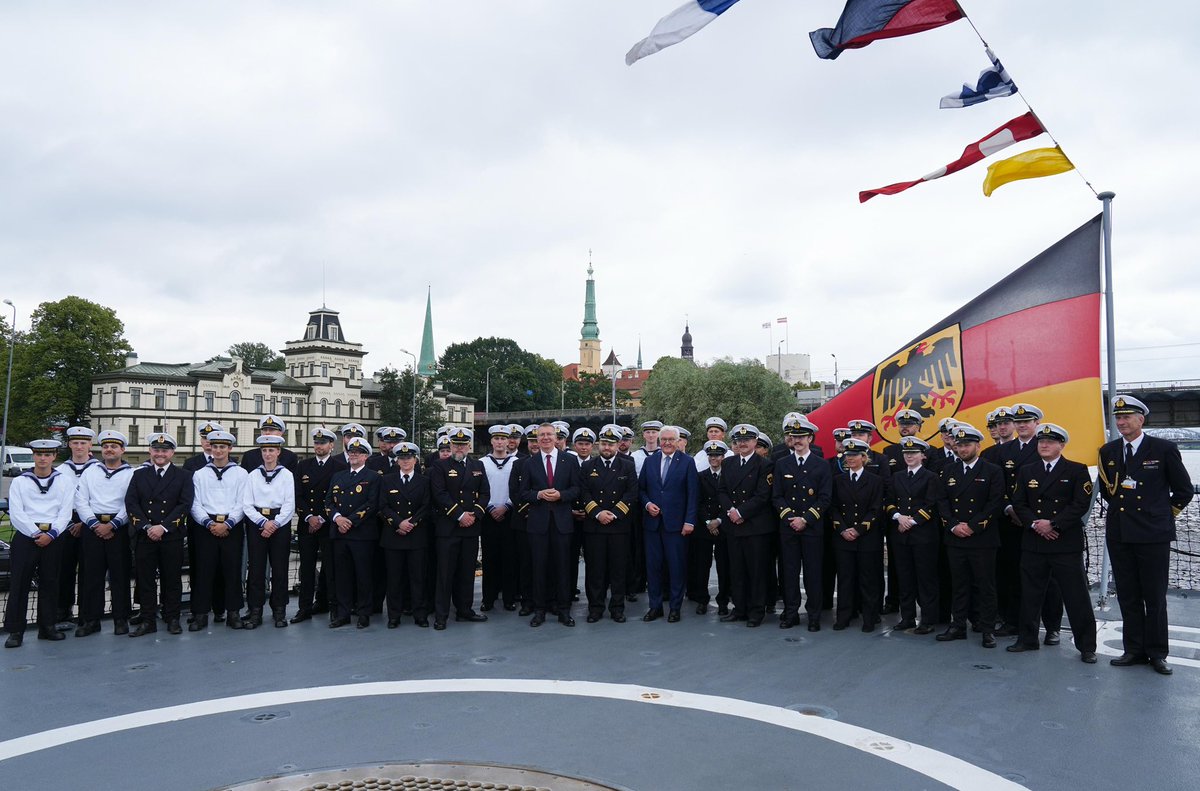 NATO_MARCOM's tweet image. FGS Braunschweig (F260) ๐ฉ๐ช hosted Latvian President Edgars Rinkฤviฤs and German President Frank-Walter Steinmeier in the port of Riga ๐ฑ๐ป. A meaningful moment of diplomacy, partnership, and shared values at sea. #WeAreNATO #SNMG1