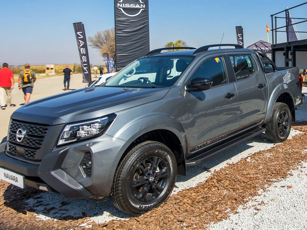 Ryan_Bubear's tweet image. ๐ Pricing scoop! Here's what the Nissan Navara Stealth will cost in SA... ๐ฟ๐ฆ
๐ซฐ Stealth priced from R695 200
๐ป 4x2 and 4x4 variants available
๐ต R35k premium over LE grade
โซ๏ธ Blacked-out exterior elements
โ
Black Stealth-branded roll bar
๐ Details: cars.co.za/motoring-news/โฆ