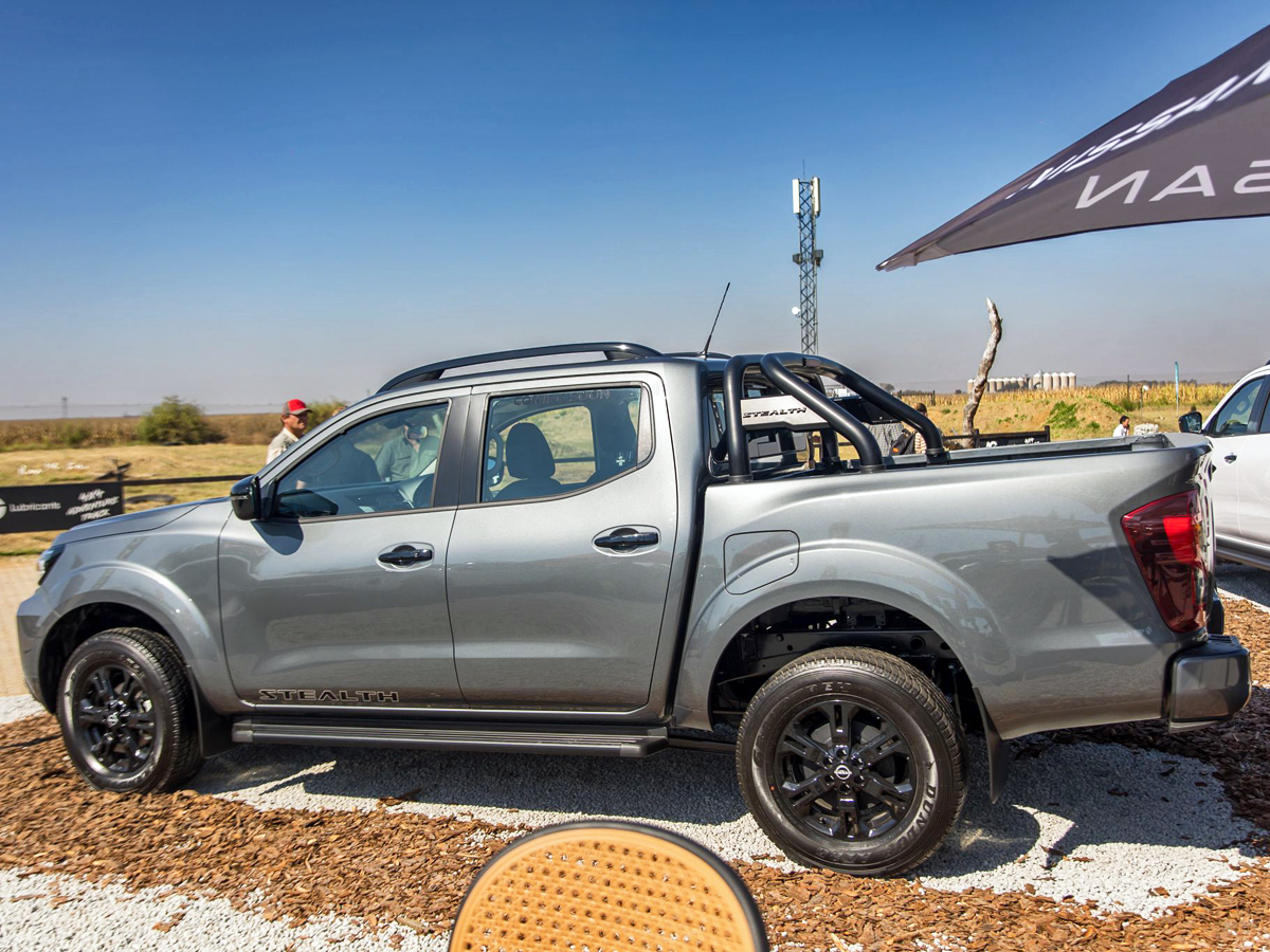 Ryan_Bubear's tweet image. ๐ Pricing scoop! Here's what the Nissan Navara Stealth will cost in SA... ๐ฟ๐ฆ
๐ซฐ Stealth priced from R695 200
๐ป 4x2 and 4x4 variants available
๐ต R35k premium over LE grade
โซ๏ธ Blacked-out exterior elements
โ
Black Stealth-branded roll bar
๐ Details: cars.co.za/motoring-news/โฆ