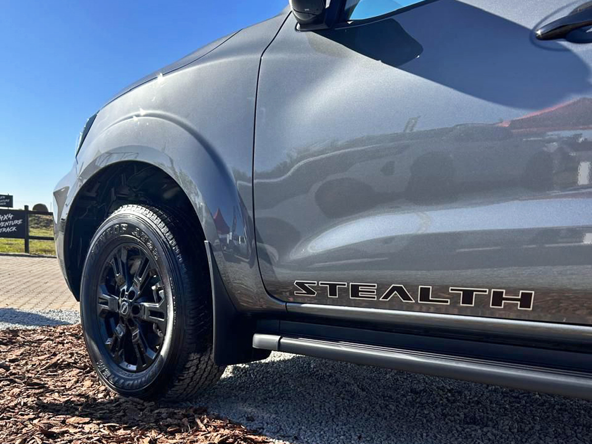Ryan_Bubear's tweet image. ๐ Pricing scoop! Here's what the Nissan Navara Stealth will cost in SA... ๐ฟ๐ฆ
๐ซฐ Stealth priced from R695 200
๐ป 4x2 and 4x4 variants available
๐ต R35k premium over LE grade
โซ๏ธ Blacked-out exterior elements
โ
Black Stealth-branded roll bar
๐ Details: cars.co.za/motoring-news/โฆ
