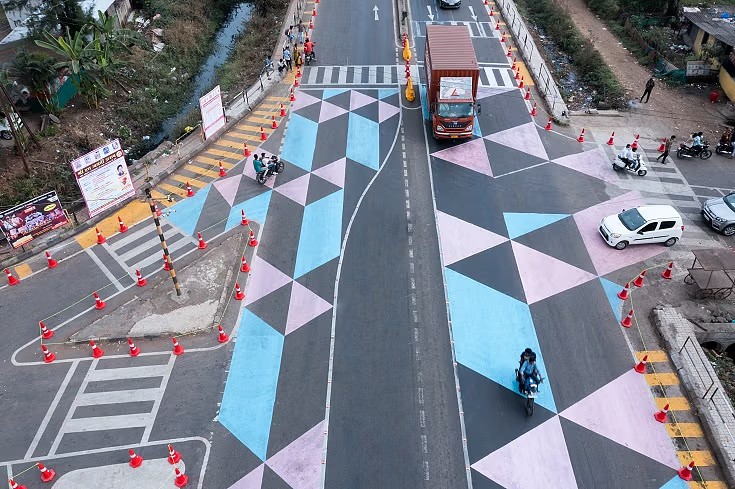 pracosm's tweet photo. In 2021, A pilot project in Mumbai used simple paint and traffic calming to increase motorists stopping for school kids from 10% to 41%. This is proof that low-cost tactical urbanism saves lives.

But nothing has happened since then! We should prioritize such initiatives https://t.co/Bx2rWQaang