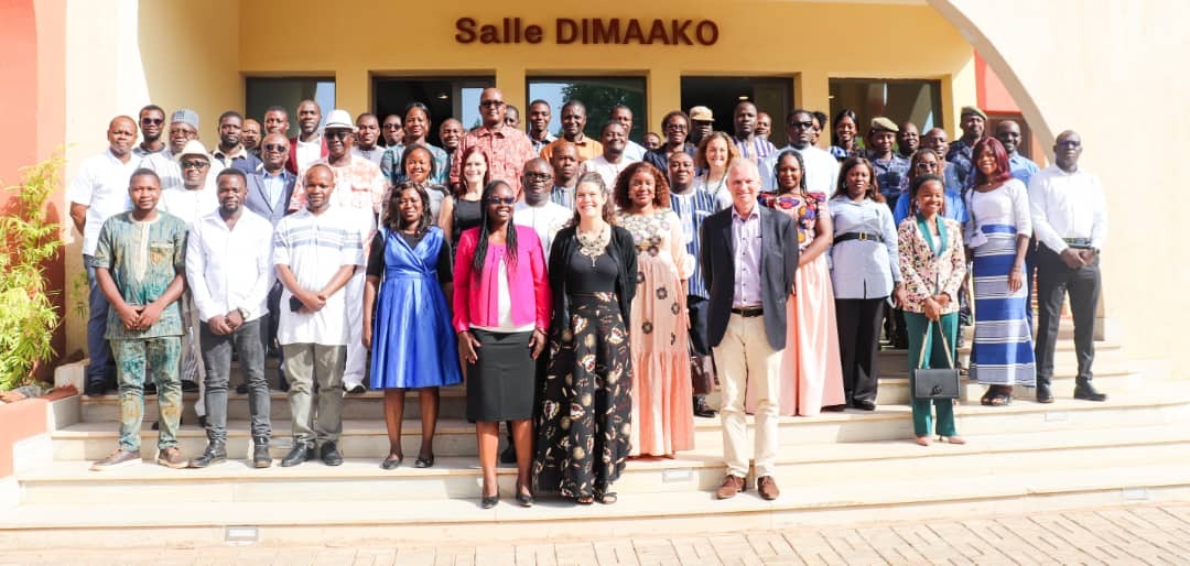InnoJustice's tweet image. Innovation in #justice! #BurkinaFaso's Justice-Sira.bf, is a game-changer. This digital platform, developed with HiiL, Ministry of Justice & CSOs, brings legal aid & services to communities. #Chatbots & local languages coming soon! hiil.org/news/justice-s…