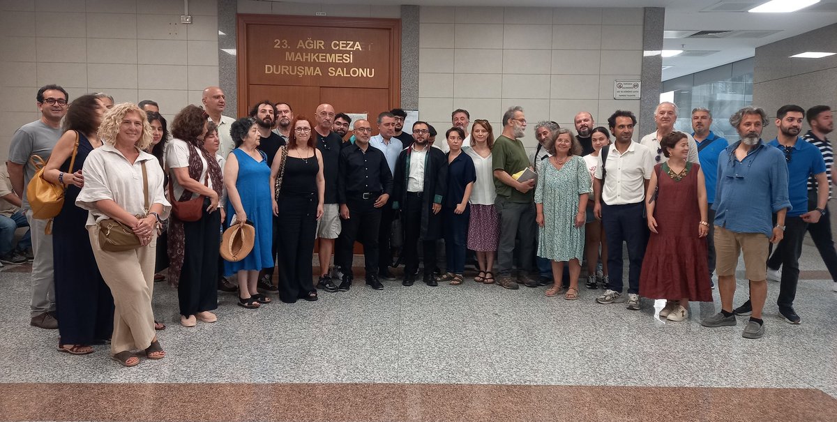 Yavuz Ekinci’nin ‘Rüyası Bölünenler’ romanına açılan dava 6 Ekim’e ertelendi

edebiyathaber.net/yavuz-ekincini…