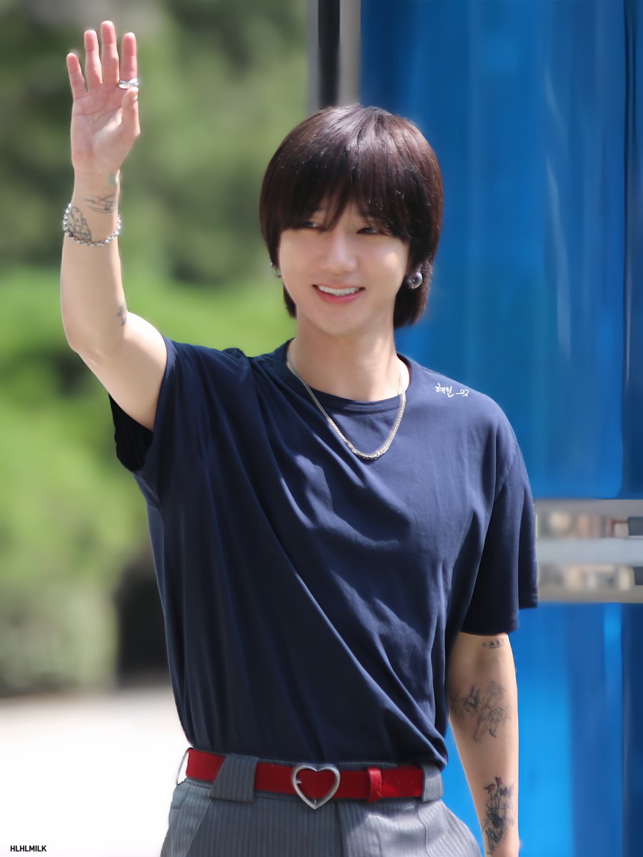 hlhlmilk_elf's tweet photo. 250709 컬투쇼 퇴근

오늘도 고생하셨어요 👋🏻

#SuperJunior25
#슈퍼주니어 #SUPERJUNIOR 
#예성 #イェソン #YESUNG @shfly3424 https://t.co/yL5gCdrozN