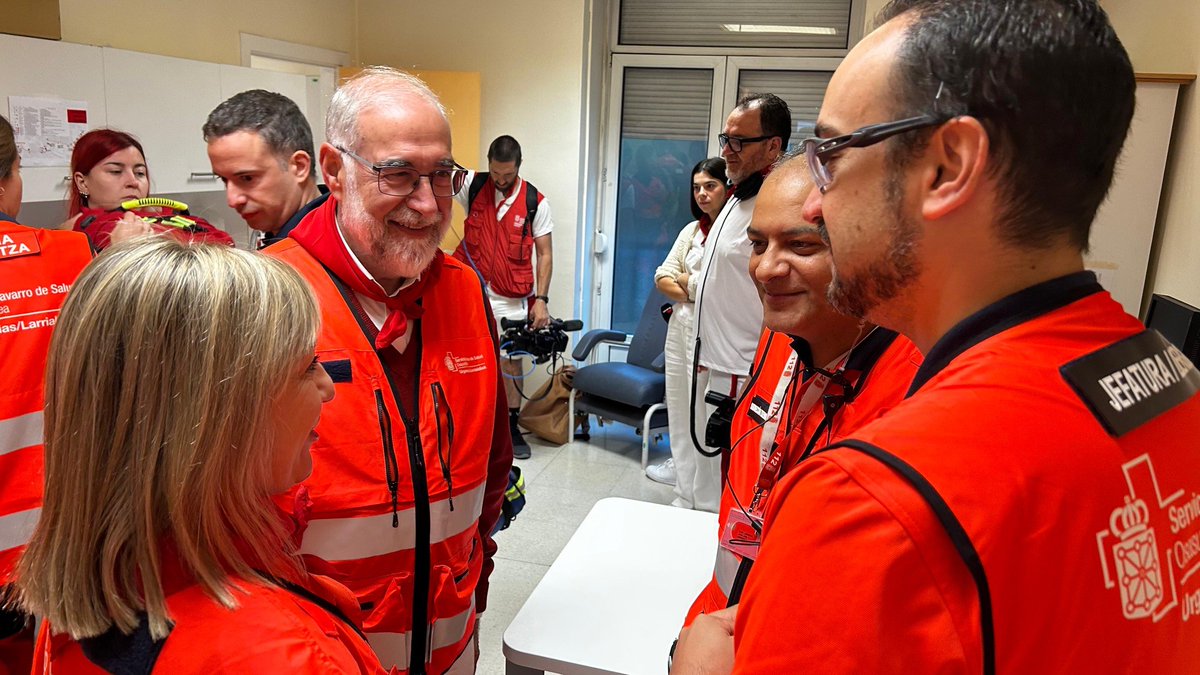 El consejero Domínguez y la consejera López agradecen la labor del personal médico, de enfermería, voluntario y de seguridad que atiende los encierros
#Navarra 
📎navarra.es/es/-/nota-pren…